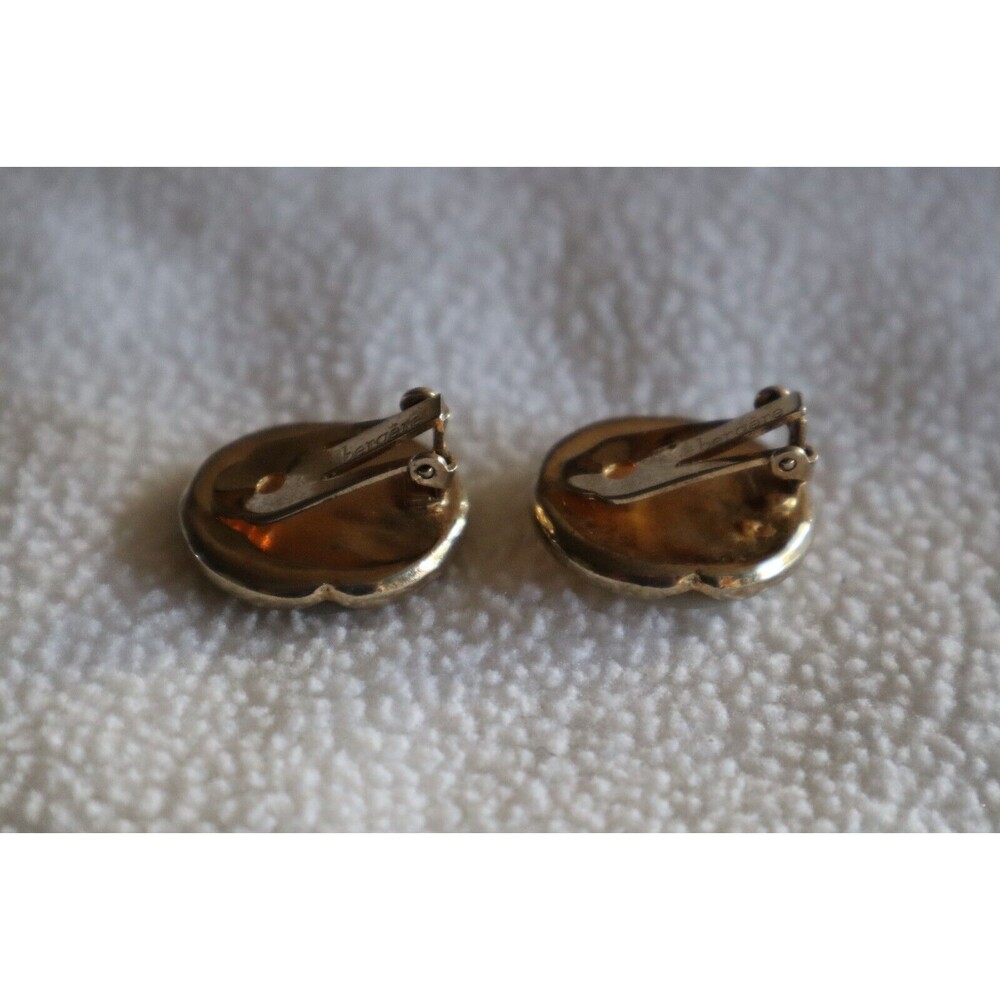 Vintage Gold Tone Bergere Signed Mother Of Pearl Clip-On Earrings 0.75" - Picture 7 of 11